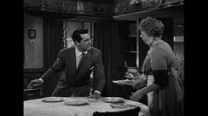     / Arsenic and Old Lace (1944) [Criterion] BDRip 720p, 1080p, BD-Remux